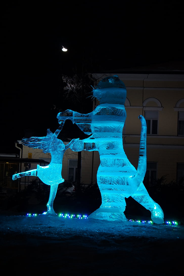 een ijssculptuur, jääfestivaali, jäätaide, IJssculptuur, de winter-gebeurtenis, Mikkeli, Fins