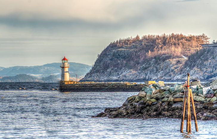 灯台, ノルウェーの海岸, 崖, 海, 自然, 風景, 水