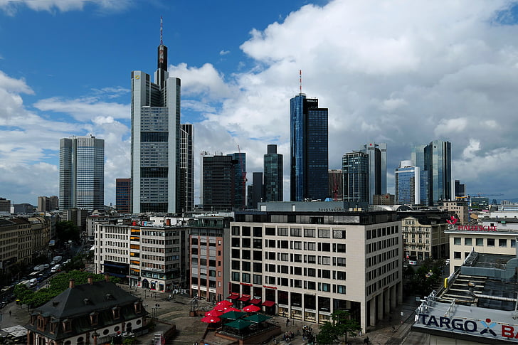 Frankfurt am main Duitsland, skyline, bezoekplaatsen, belangrijkste banken, Dom, het platform, Frankfurt