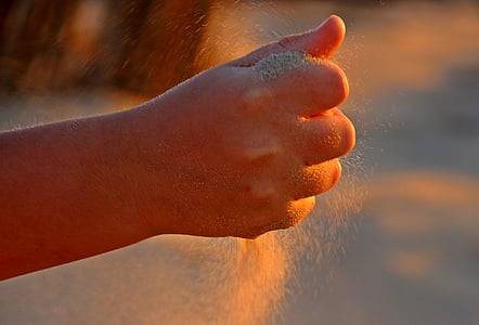 『 ファウスト 』, 手, 指, 閉鎖, 砂, 波打つ砂, 拳を通じて砂ちょろちょろ
