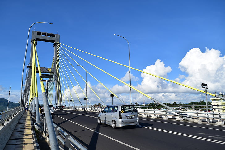 modrá obloha, Manado, zavesený most