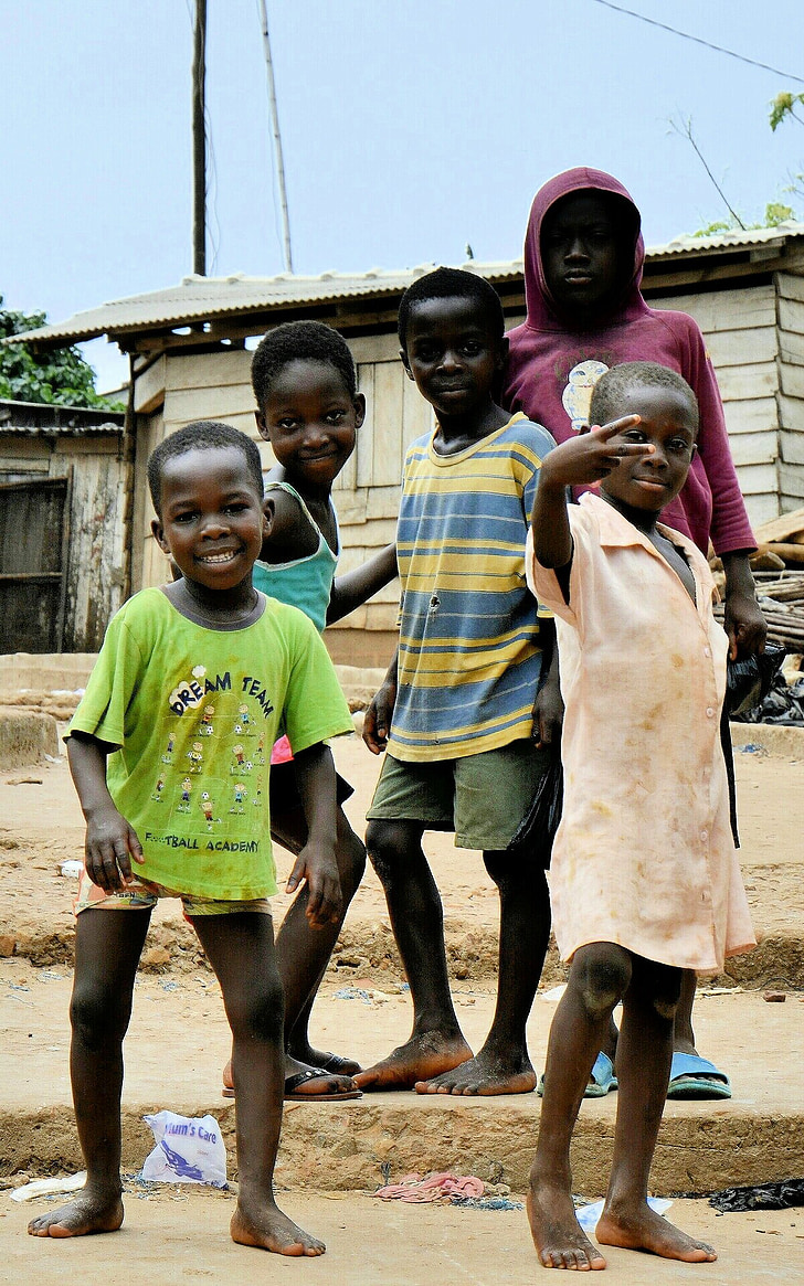 Senya pabrik beraku, Ghana, Afrika, Afrika Barat, anak-anak, anak-anak bermain, geng