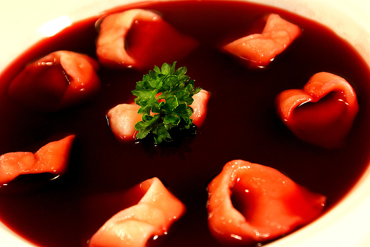 Makan, potrwawa, katering, barsz dengan pangsit, borscht sup