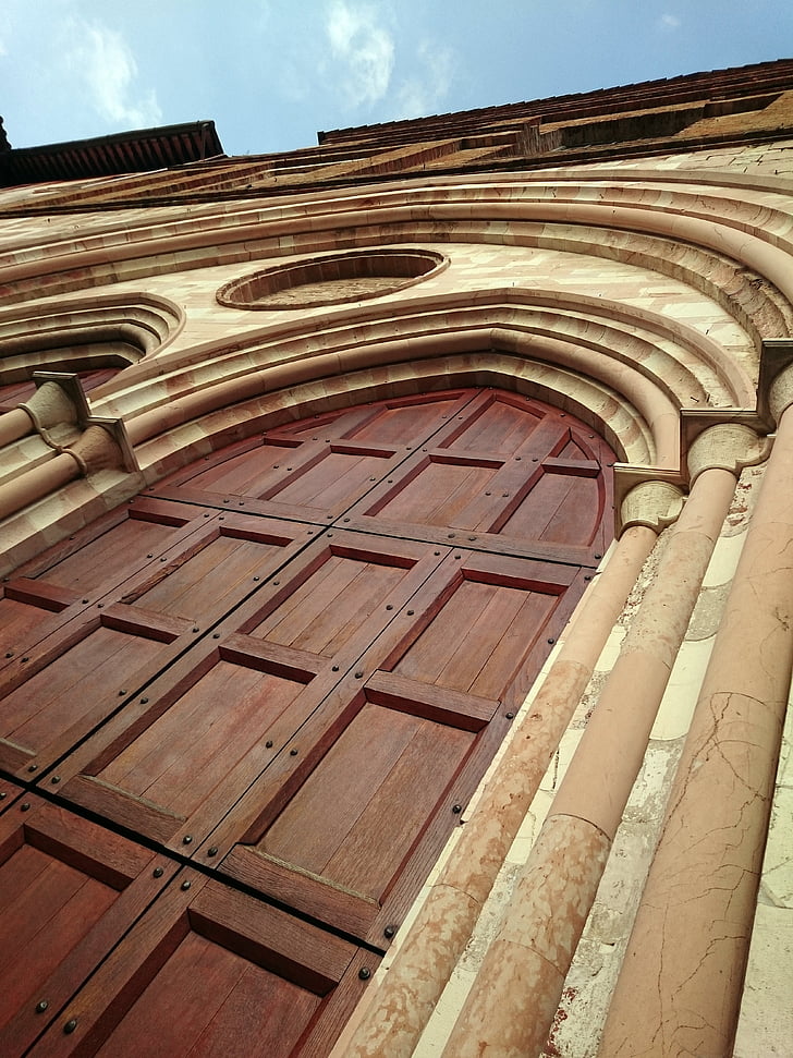 середньовічне місто, двері церковні, Архітектура, фасад