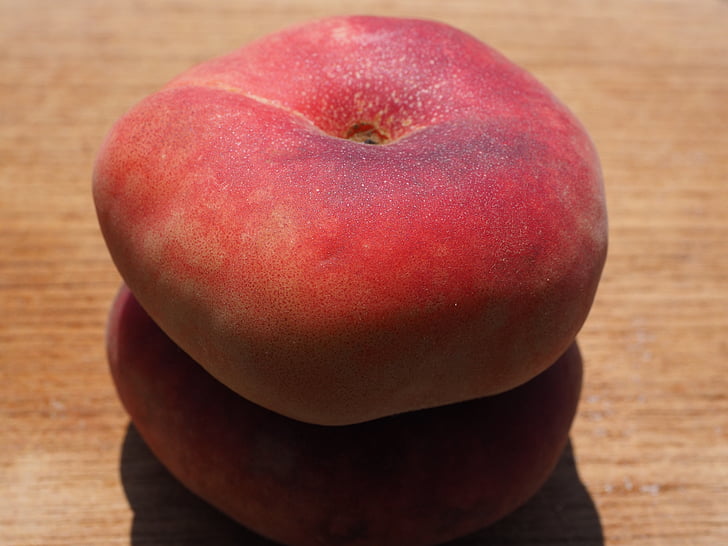 peach, flat peach, vineyard peach, pome fruit, stone fruit, fruit, pile fruit