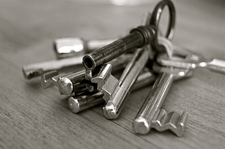 čierno-biele, zväzok kľúčov, detailné, dvere kľúče, kľúče, kov, metalíza