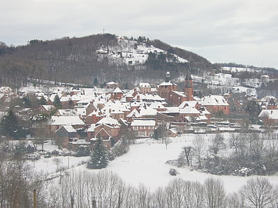 Frankreich, Winter, Dorf, Schnee, Landschaft, Tal, touristische Attraktion