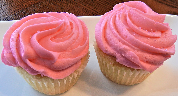 cupcakes, pink frosting, white cake, food