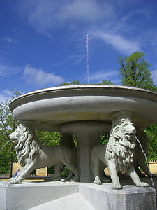 lauva strūklaka, strūklaka, Schlossgarten, Hohenschwangau, debesis, zila