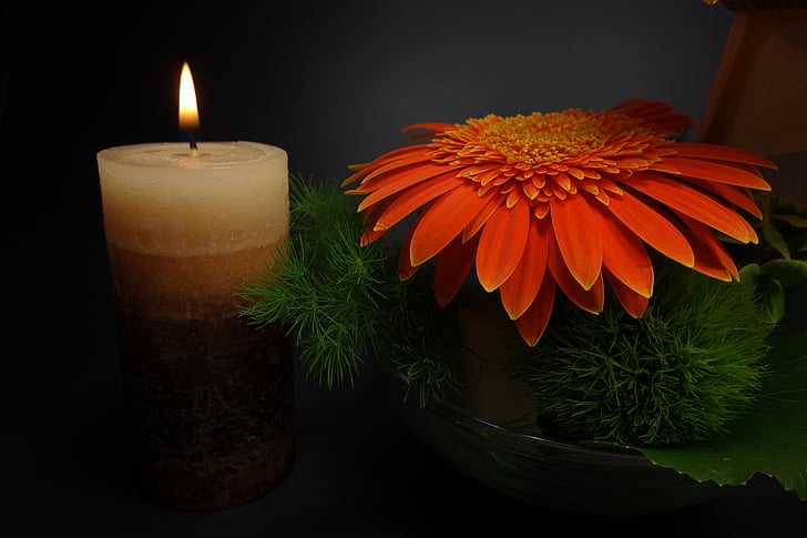 Grabschmuck, candela, fiore, lutto, memoria, morte, commemorare