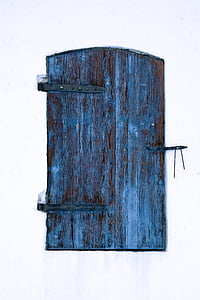 blauw, bruin, houten, decoratieve, deur, wit, achtergrond