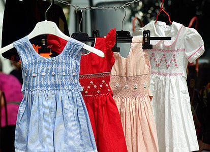 рокли, бродерия, пазар, облекло