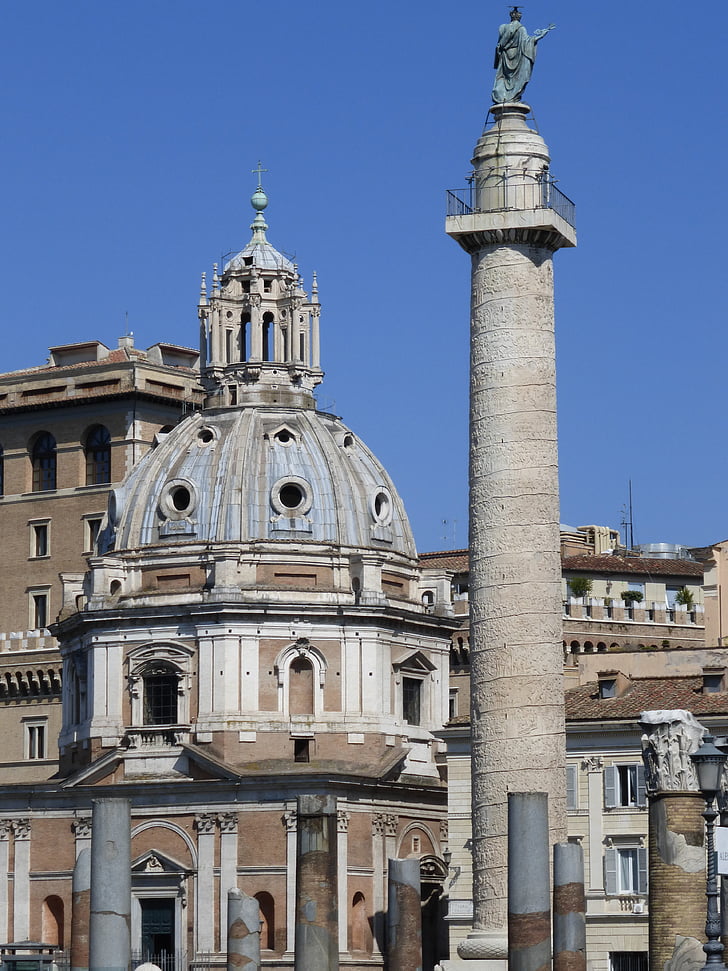 Roma, Fòrum, ruïnes, l'església, columna de Trajà