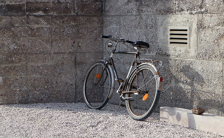 bike, wall, parking space, lean on, wheel, nostalgia, bicycle