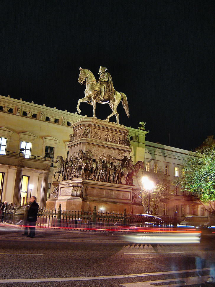 Berlin, nuit, statue de, monument