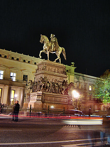 Berlynas, naktį, statula, paminklas