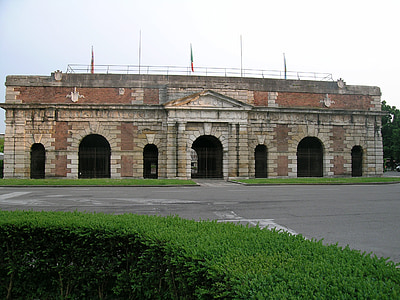 Verona, porta nuova, entrada de la ciutat