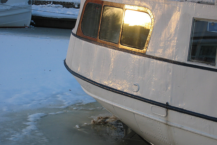 fyrisån, csónak, jég, téli, Svédország, Uppsala, délután