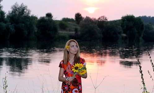 fată, apus de soare, floarea-soarelui, Lacul, apa, reflecţie, blonda