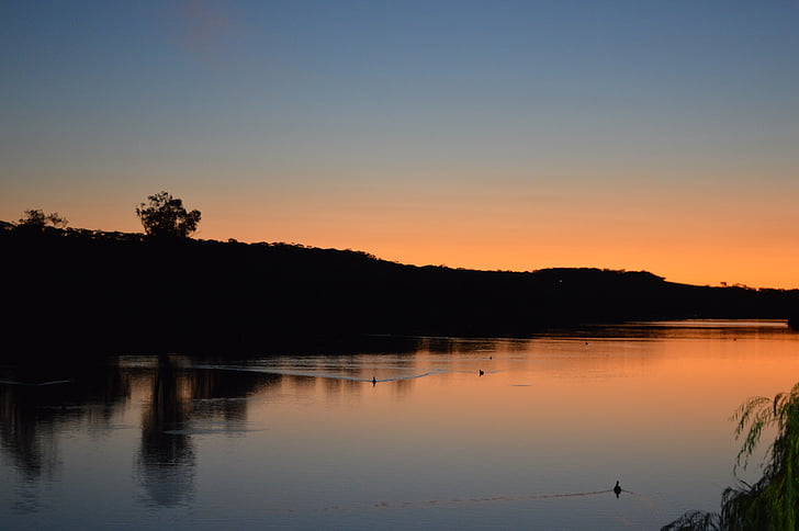 Murray river, solnedgång, södra Australien