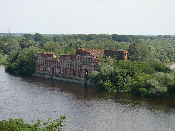 Modlin, rivière, forteresse, Tourisme, vieux mur, architecture de l’avant-guerre, monument