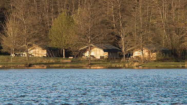 bungalók, tó, tó nyak, lormes, Morvan, Nièvre, bordó