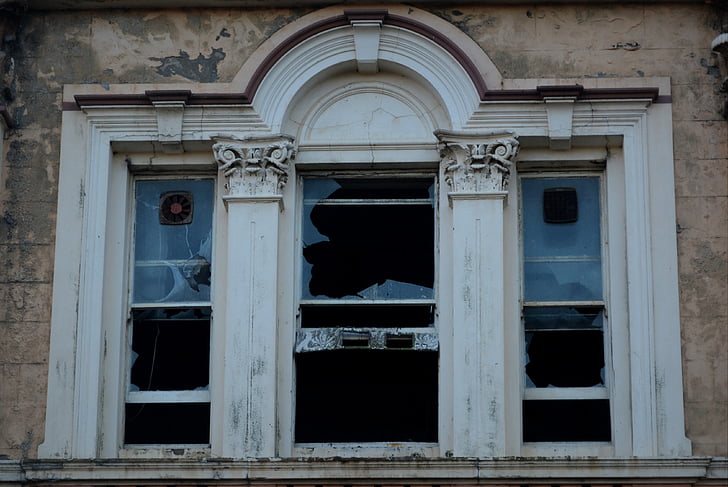 rhombus, dilapidated building, vandalism, smashed windscreen