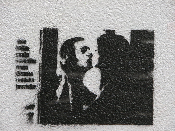 graffiti, black and white, silhouette, kiss, couple, wall, stencil