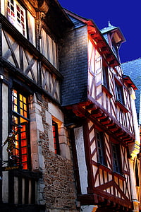 blaue Stunde Bretagne, Vitre, Bretagne, Frankreich, Atlantikküste, Architektur, Haus