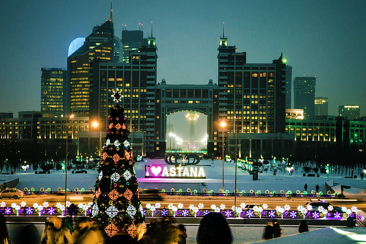 Astana, Kazahstāna, Jaungada vakars, 2017, ziemas, Ziemassvētku eglīte, kapitāls