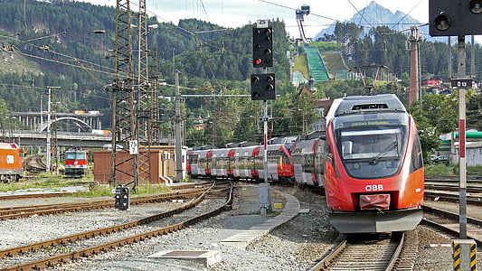 Innsbruck, centrālajā stacijā, elektrības vairākas vienības, alpenblick, kalnu isel, Ski jump, četri pauguri turnīrs