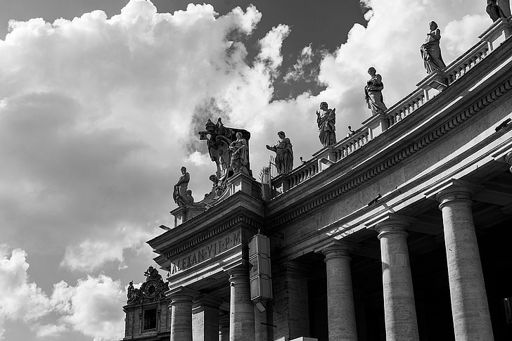 Vaticano, statue, pilastri, cielo