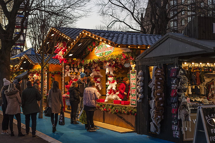 Χριστουγεννιάτικη αγορά, Χριστούγεννα, παιχνίδι, Λυκόφως, φως, πεζοί, καμπίνα κούτσουρων