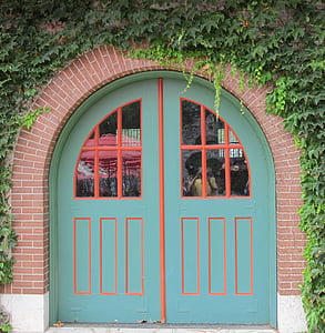 dörrar, målade, trä, grön, röd trim, gamla, ingång