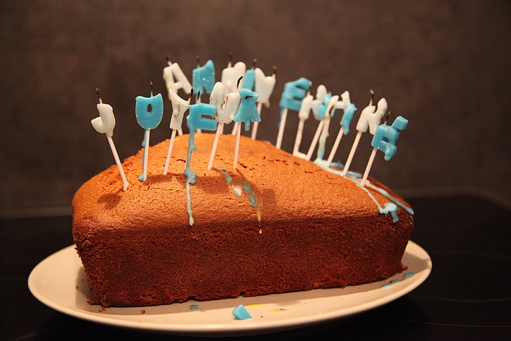 dzimšanas diena, dzimšanas dienas kūkas, kūku, deserts, sveces, dzimšanas dienas sveces, izkausēto svece