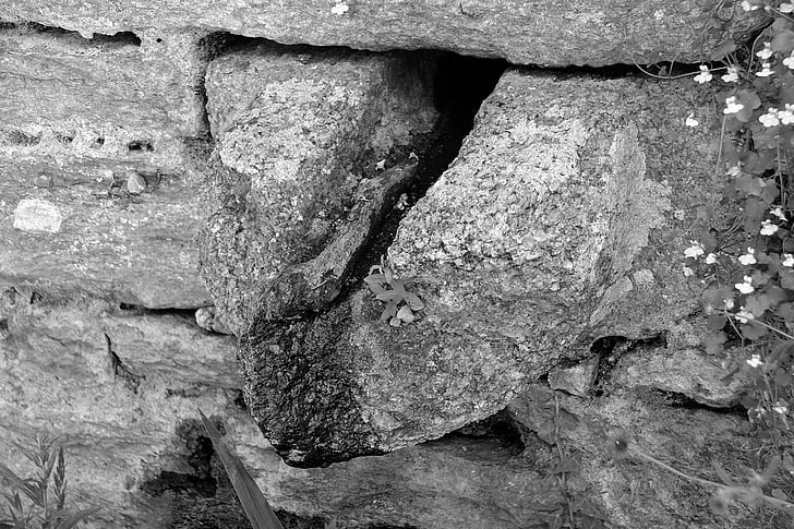 gutter, pierre, water, wall, passage, old stone, black and white