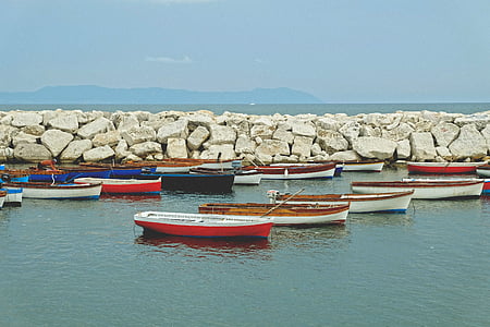 canoe, boats, ocean, near, rocks, daytime, fish