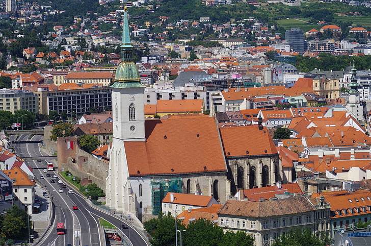 Bratislava, Slovakien, staden, St martin's cathedral, kyrkan, utsikt över staden, Megalopolis