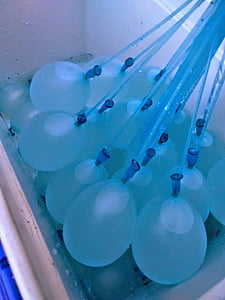 balões de água, balão azul, balão