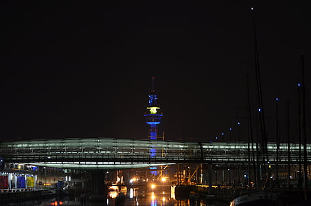 fotografía de noche, Torre de radar, Puente de vidrio, concejales de la, Bremerhaven, noche, arquitectura