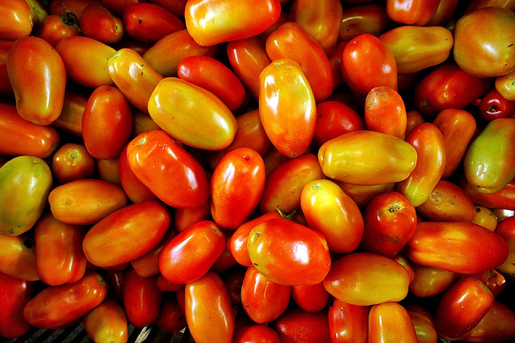 Plum tomatoes, vers, groenten, gezonde, boerenmarkt, voeding, salade
