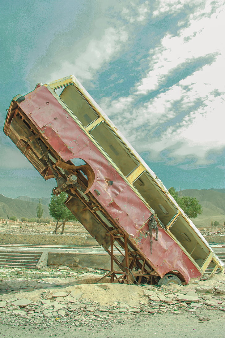 Torre de nou dimoni, vehicles abandonats, escena de la pel·lícula, transport, rovellat