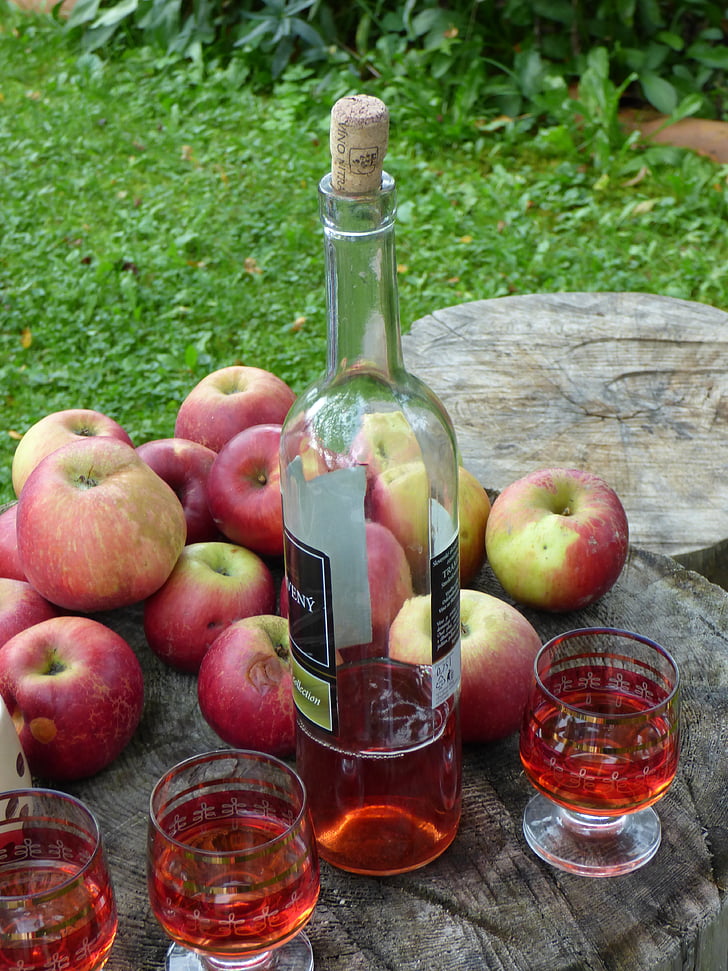 viini, pullo, omenat