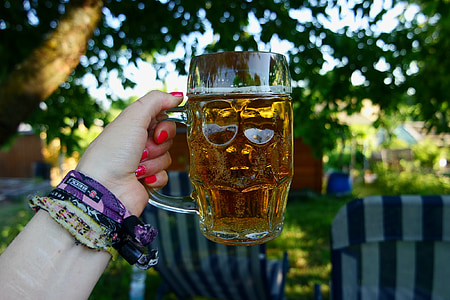 pivo, půlku piva, pití z hrnečku, pivní korbele, Halberstadt, nápoj, Henkel