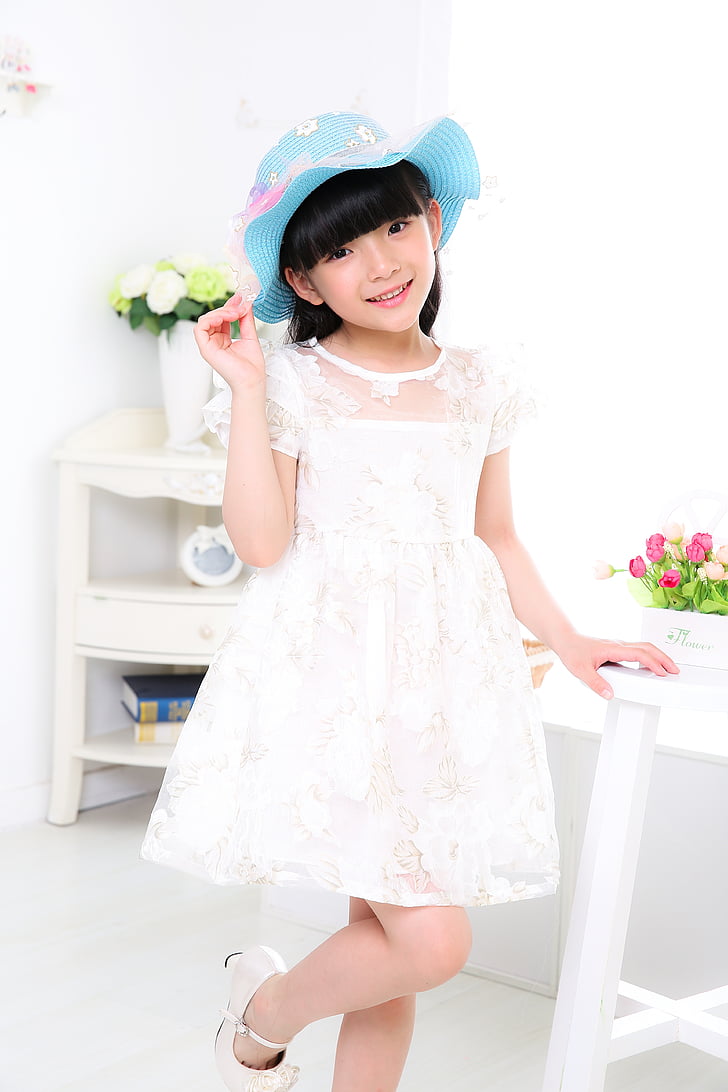 vaikas, merginos, Portretas, nuotrauka, balta suknelė, kepurė, kainos pasiūlymas