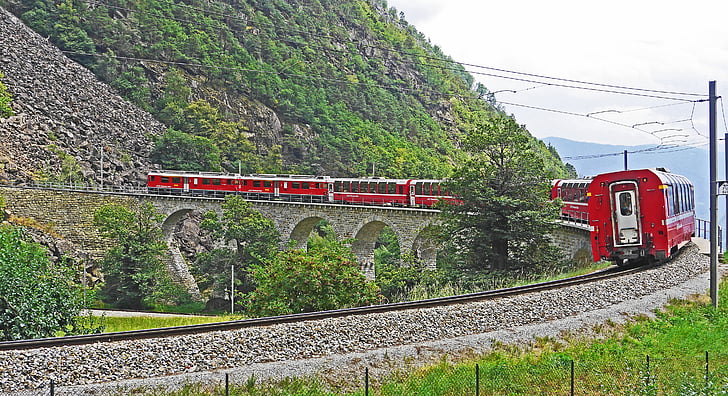 Bernina järnväg, svepande viadukten, brusion, Bernina, observation bil, sightseeing, stenvalv
