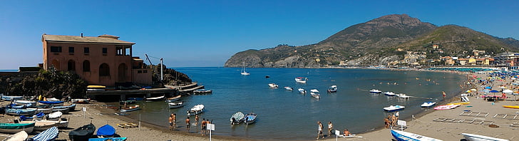 Beach, morje, čolni, dežniki, Levanto, Ligurija, Italija