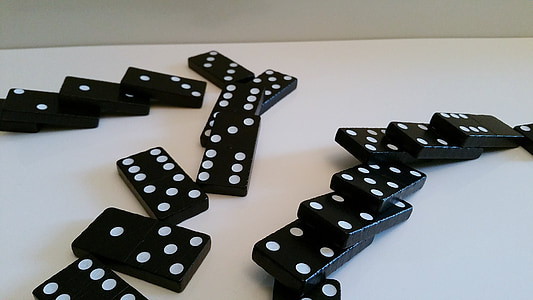 Domino, jouer Pierre, jeu d’esprit, dominos, enfants, jouer, chaos