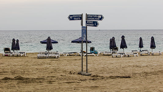 Beach, prázdne, melanchólia, jeseň, koniec sezóny, koniec leta, Cyprus