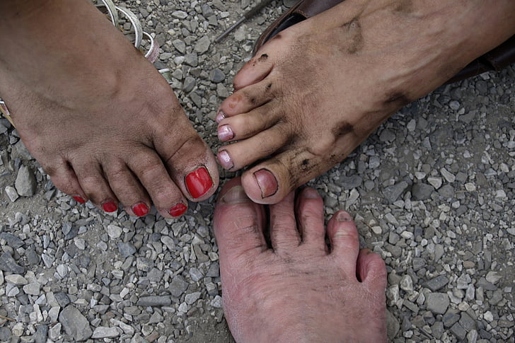 špinavé, nohy, Dirt, kamienky, ľudské, ženy, prsty